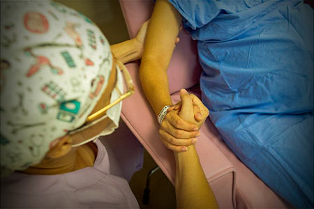 A confiança entre doula e gestante floresce, construindo um vínculo duradouro.