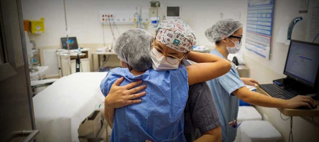 A confiança entre doula e gestante floresce, construindo um vínculo duradouro.